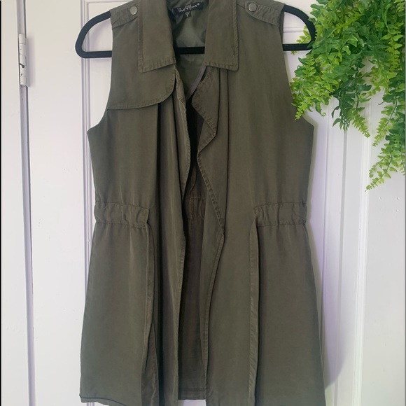 Green vest - Picture 3 of 6
